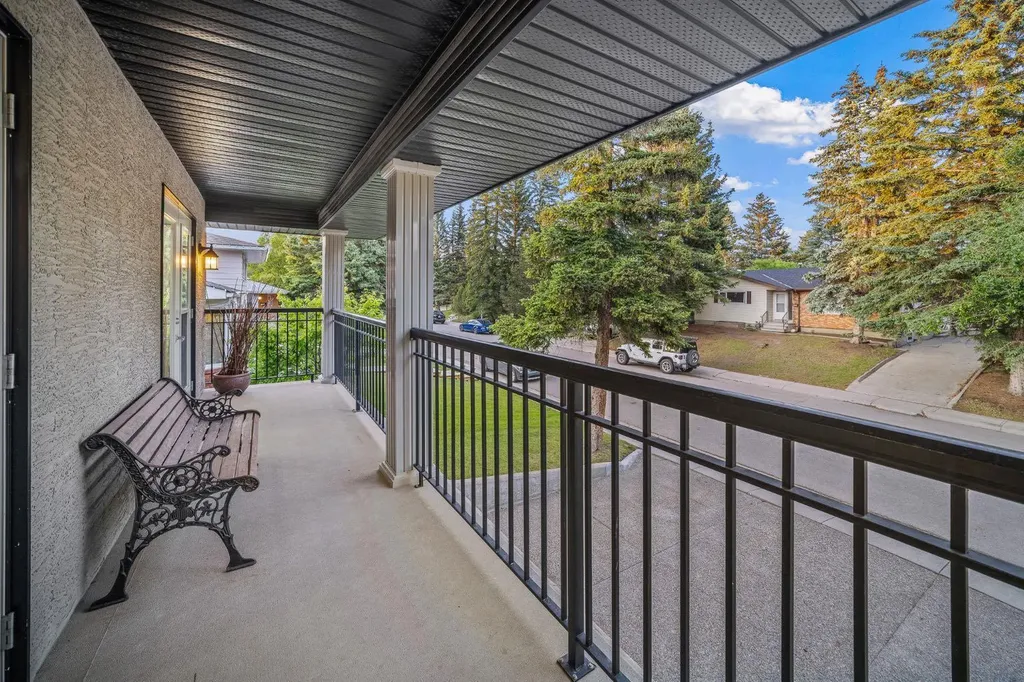 5011 Viceroy Drive NW Calgary AB T3A 0V2