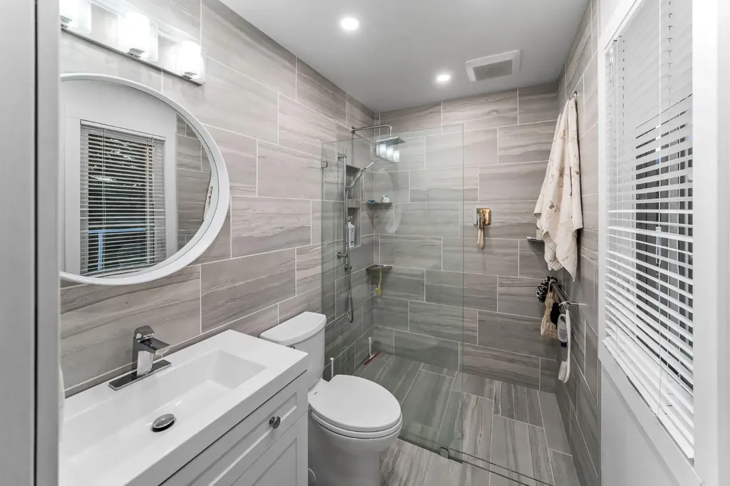 5011 Viceroy Drive NW Calgary AB T3A 0V2