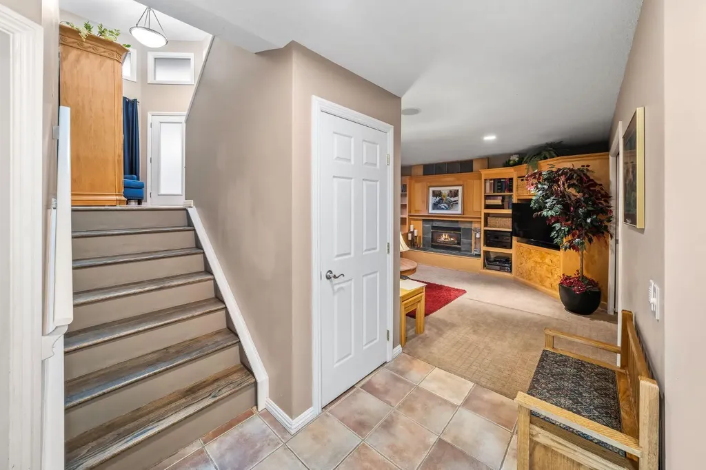 5011 Viceroy Drive NW Calgary AB T3A 0V2