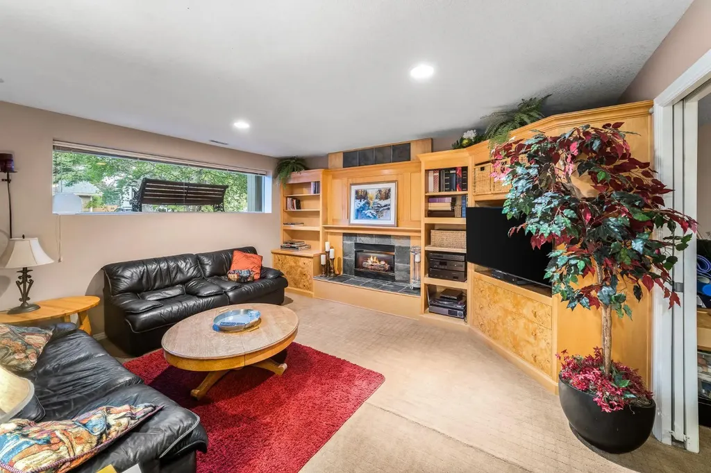 5011 Viceroy Drive NW Calgary AB T3A 0V2