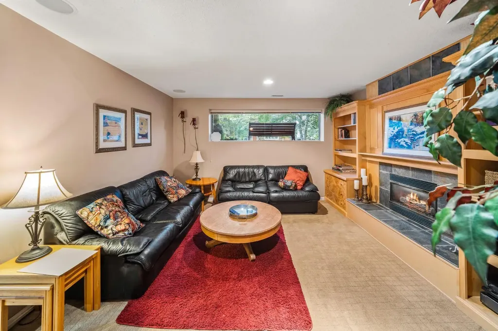 5011 Viceroy Drive NW Calgary AB T3A 0V2