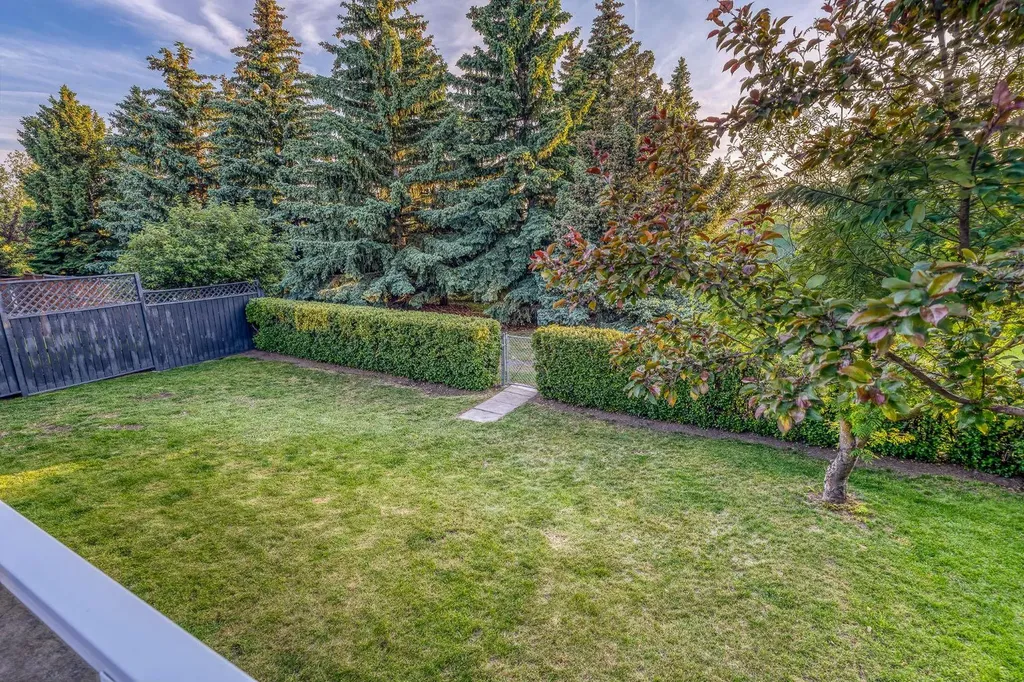 5011 Viceroy Drive NW Calgary AB T3A 0V2