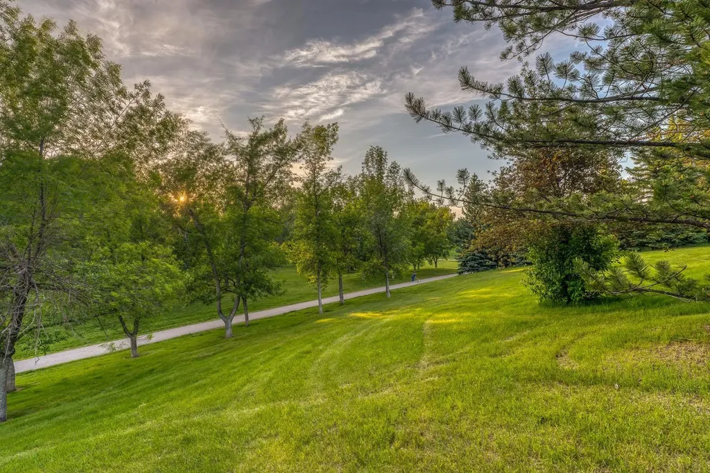 5011 Viceroy Drive NW Calgary AB T3A 0V2