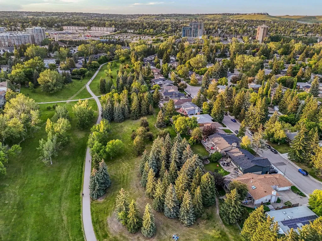 5011 Viceroy Drive NW Calgary AB T3A 0V2