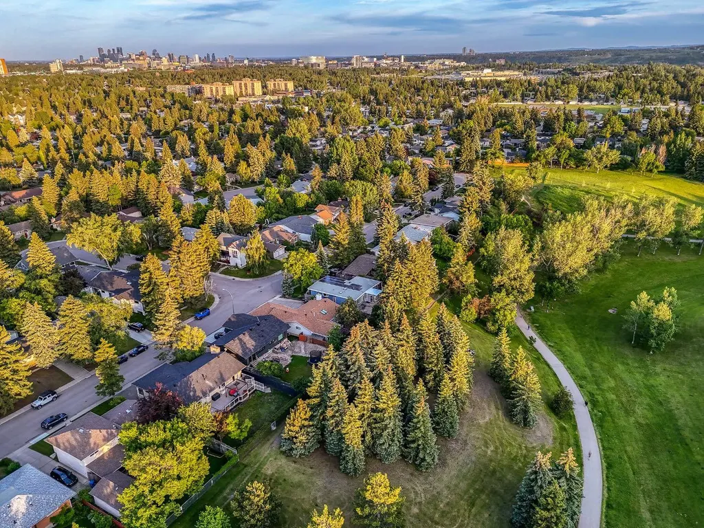 5011 Viceroy Drive NW Calgary AB T3A 0V2