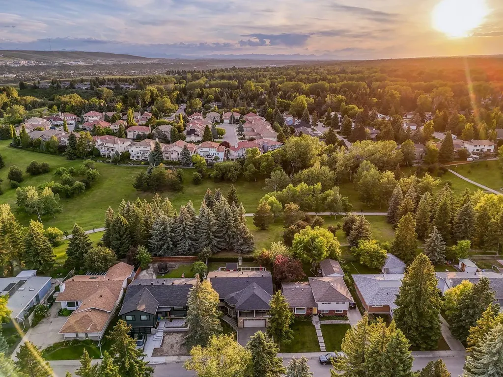 5011 Viceroy Drive NW Calgary AB T3A 0V2