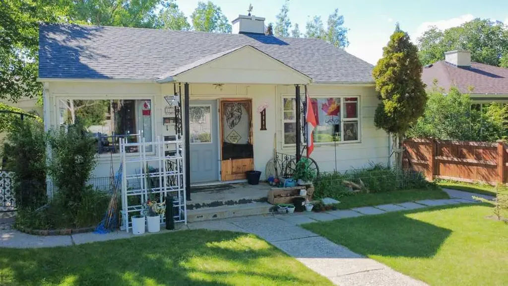 1118 12b Street S Lethbridge AB T1K 1S2
