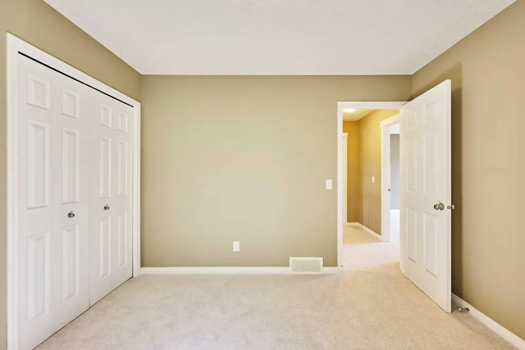 15 Silverado Saddle Court SW Calgary AB T2X 0H9