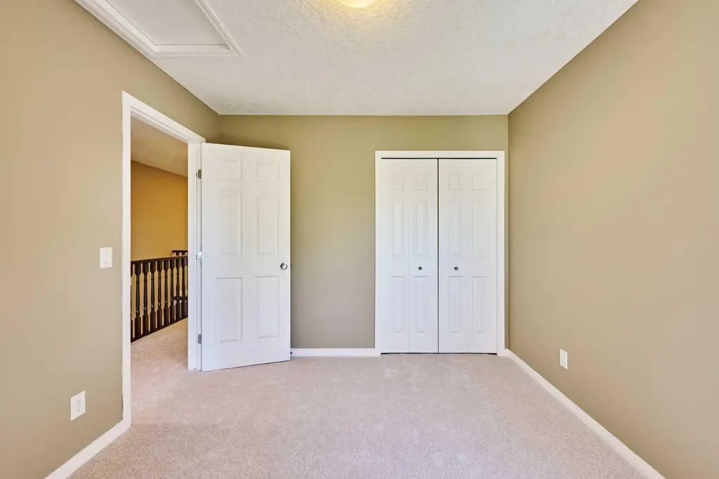 15 Silverado Saddle Court SW Calgary AB T2X 0H9