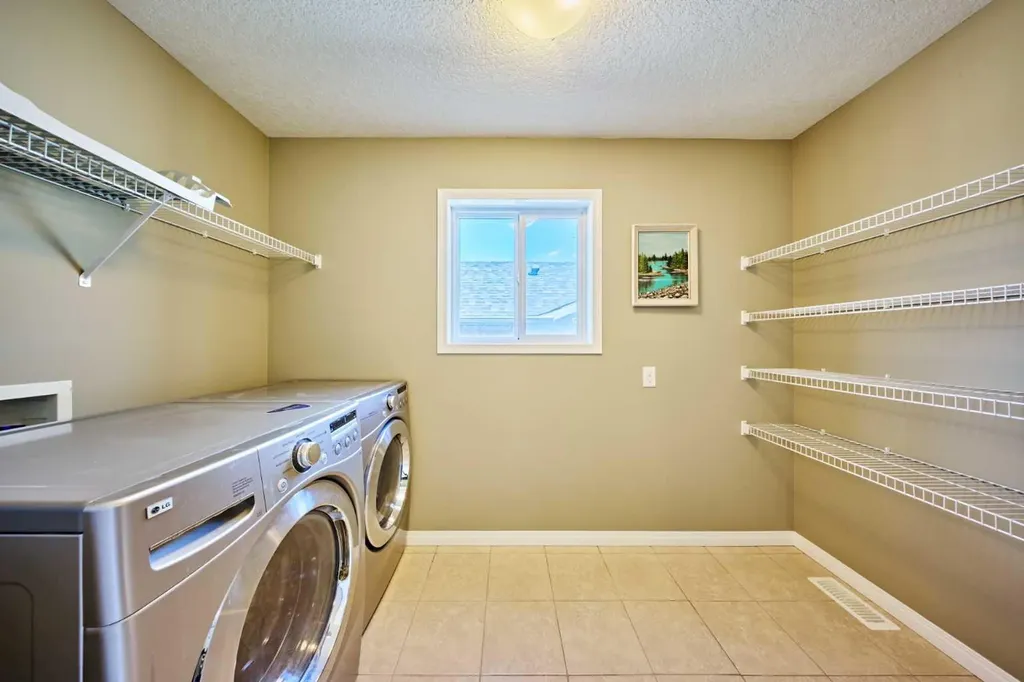 15 Silverado Saddle Court SW Calgary AB T2X 0H9