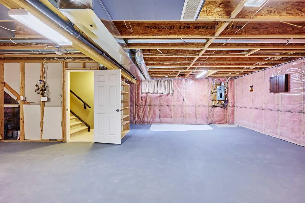 15 Silverado Saddle Court SW Calgary AB T2X 0H9