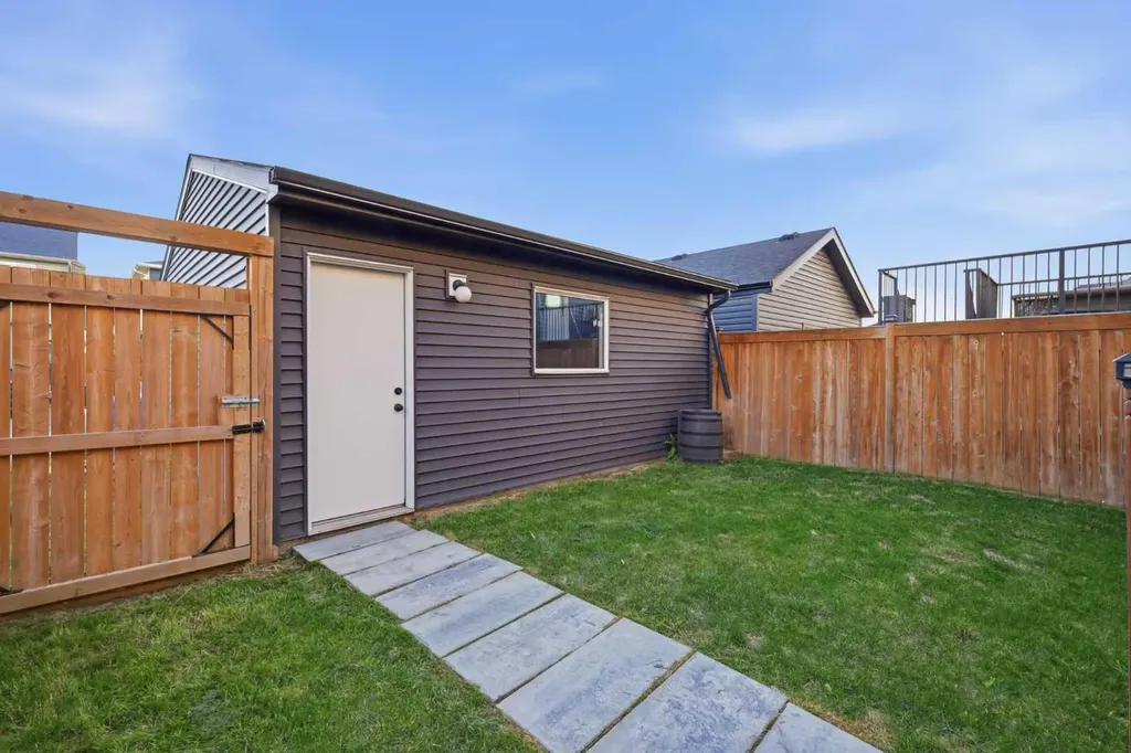 292 Wolf Creek Manor SE Calgary AB T2X 4V4