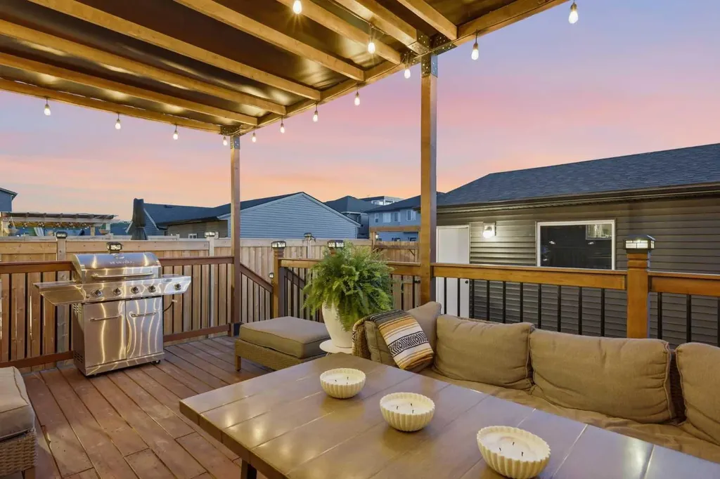 292 Wolf Creek Manor SE Calgary AB T2X 4V4