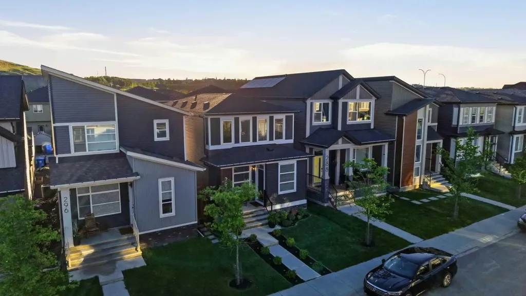 292 Wolf Creek Manor SE Calgary AB T2X 4V4