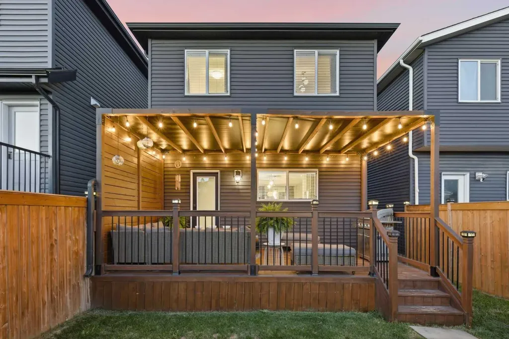 292 Wolf Creek Manor SE Calgary AB T2X 4V4