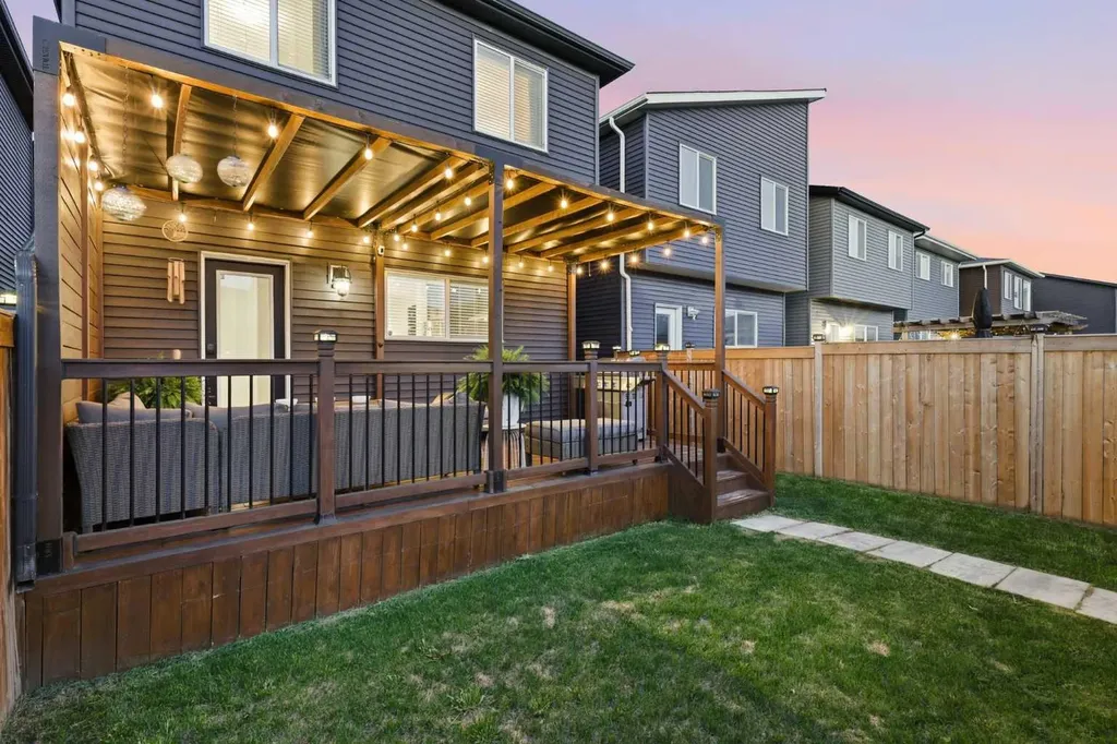 292 Wolf Creek Manor SE Calgary AB T2X 4V4