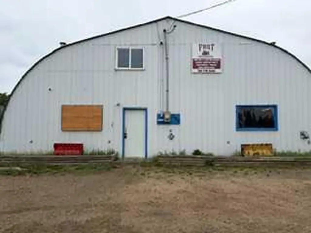 3908 42 Avenue Whitecourt AB T7S 1N8