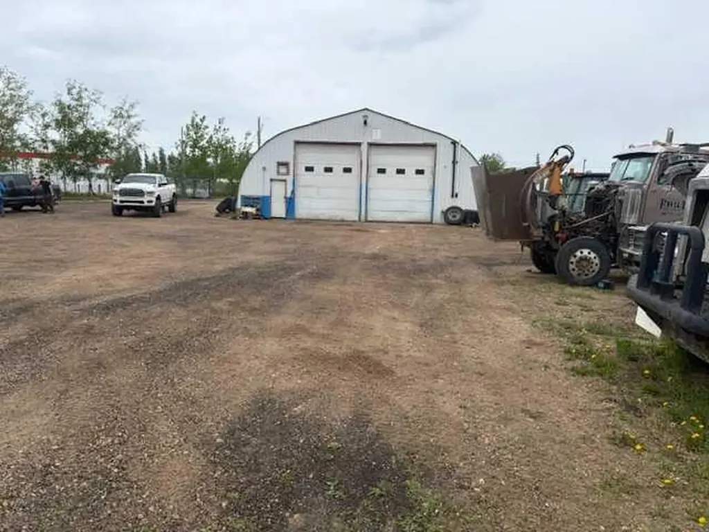 3908 42 Avenue Whitecourt AB T7S 1N8