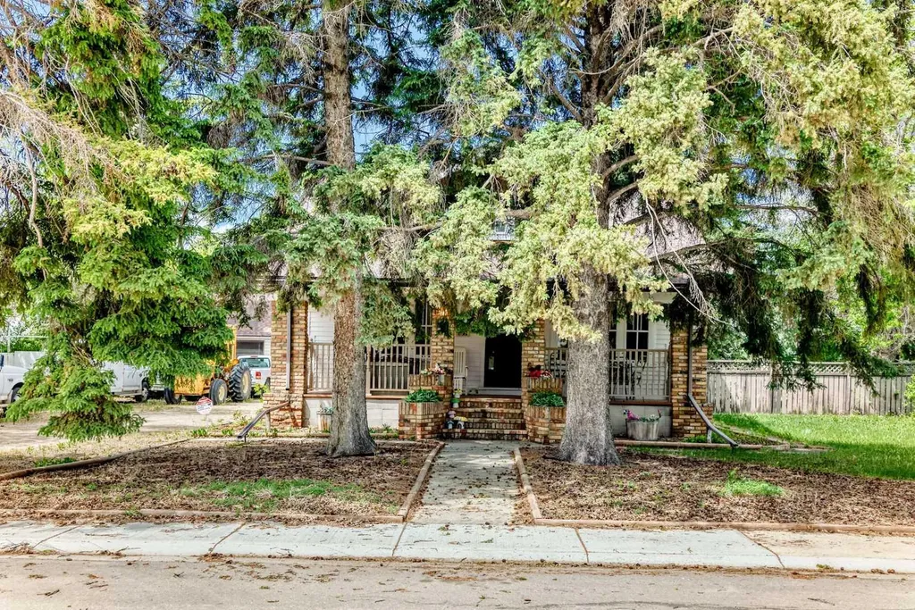 122 2 Avenue E Rockyford AB T0J 2R0