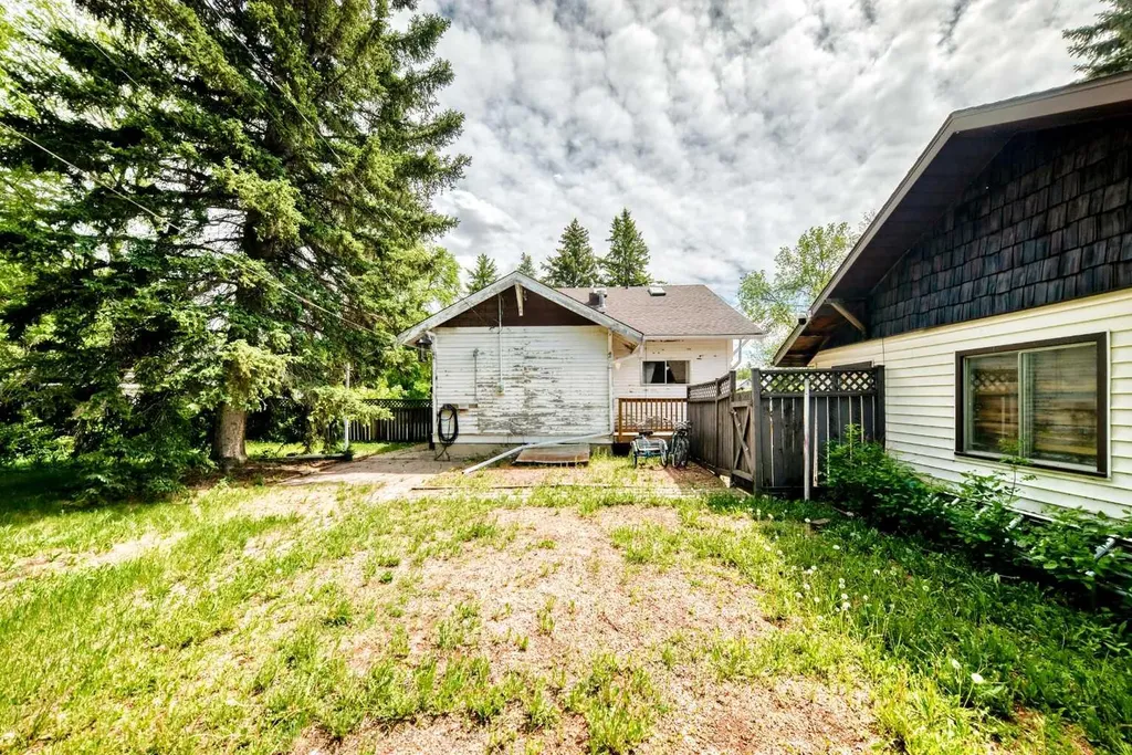 122 2 Avenue E Rockyford AB T0J 2R0