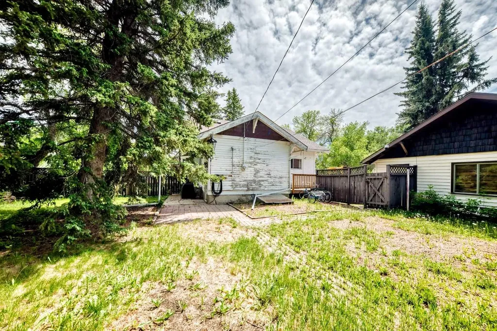 122 2 Avenue E Rockyford AB T0J 2R0