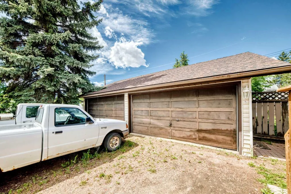 122 2 Avenue E Rockyford AB T0J 2R0