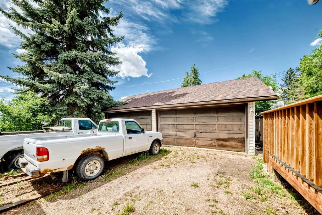 122 2 Avenue E Rockyford AB T0J 2R0