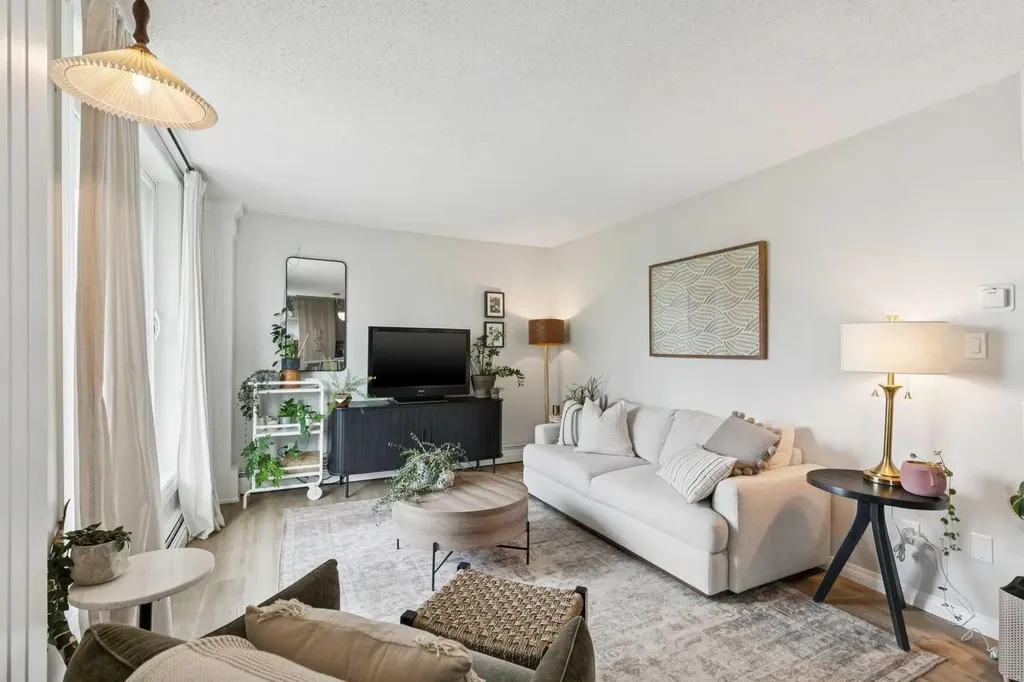 1328 13 Avenue SW Calgary AB T3C 0T3