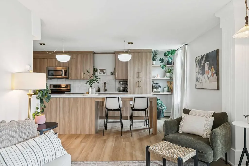 1328 13 Avenue SW Calgary AB T3C 0T3