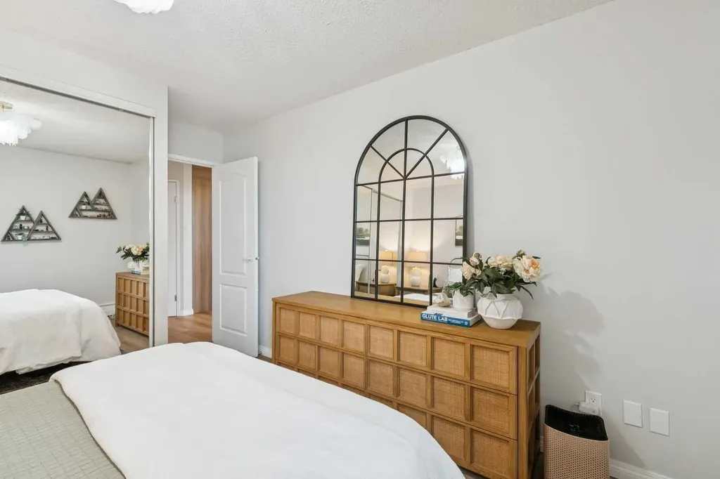 1328 13 Avenue SW Calgary AB T3C 0T3