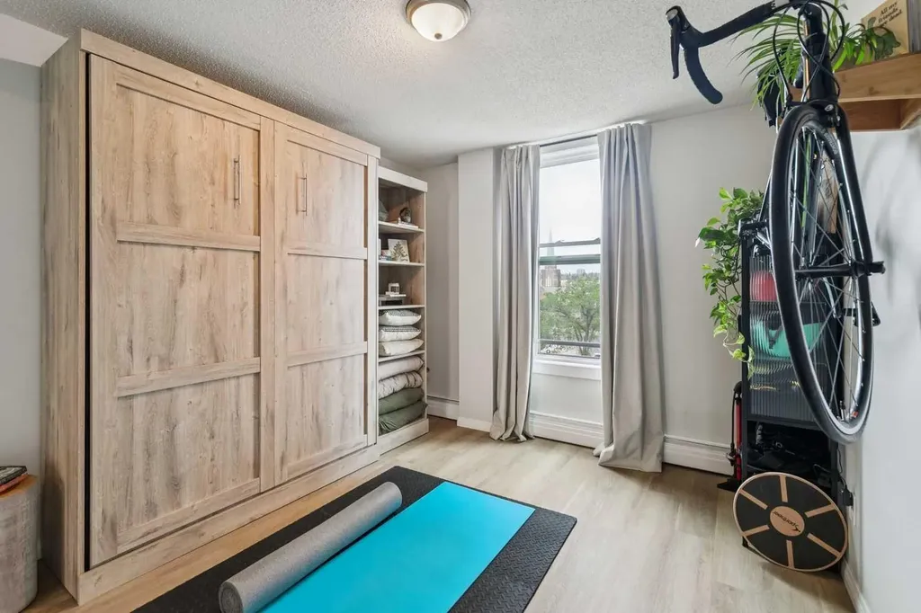 1328 13 Avenue SW Calgary AB T3C 0T3