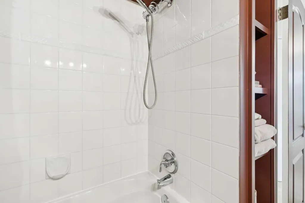 1328 13 Avenue SW Calgary AB T3C 0T3