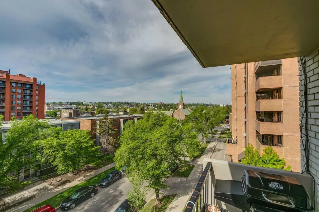 1328 13 Avenue SW Calgary AB T3C 0T3