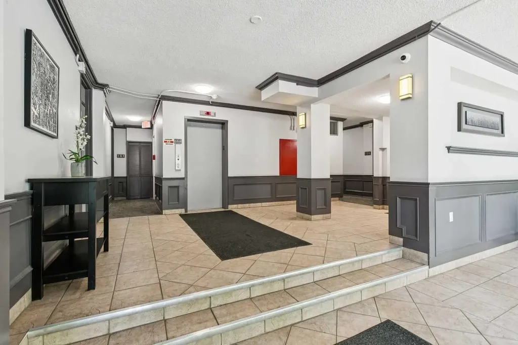 1328 13 Avenue SW Calgary AB T3C 0T3