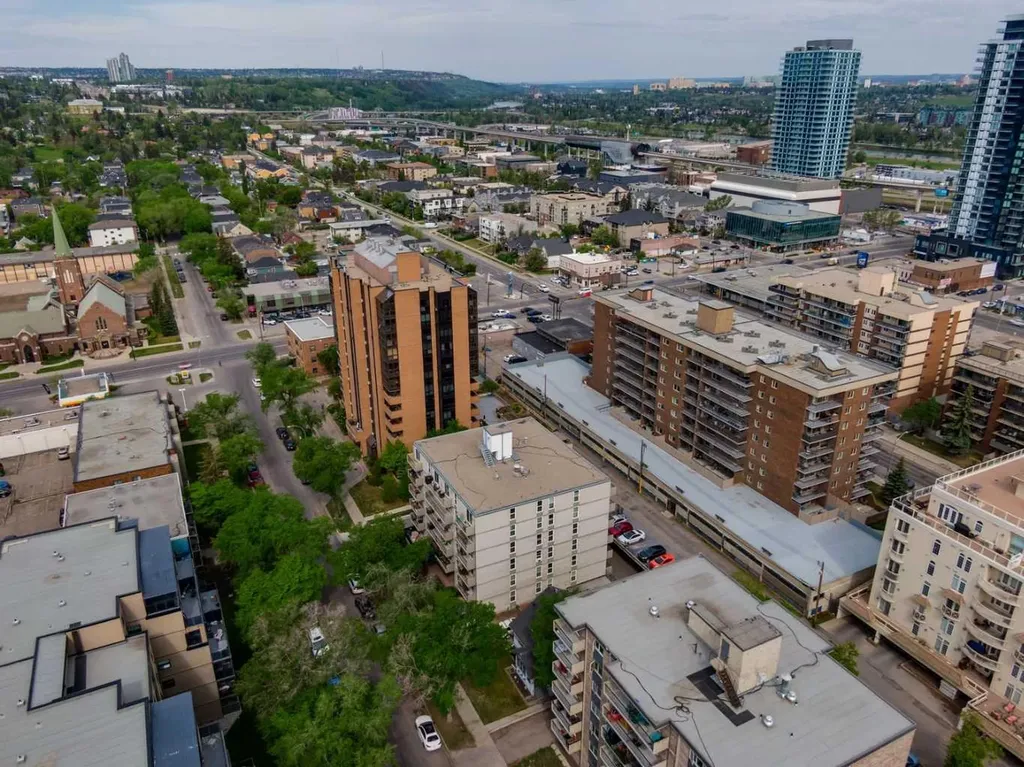 1328 13 Avenue SW Calgary AB T3C 0T3