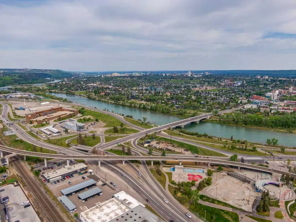 1328 13 Avenue SW Calgary AB T3C 0T3