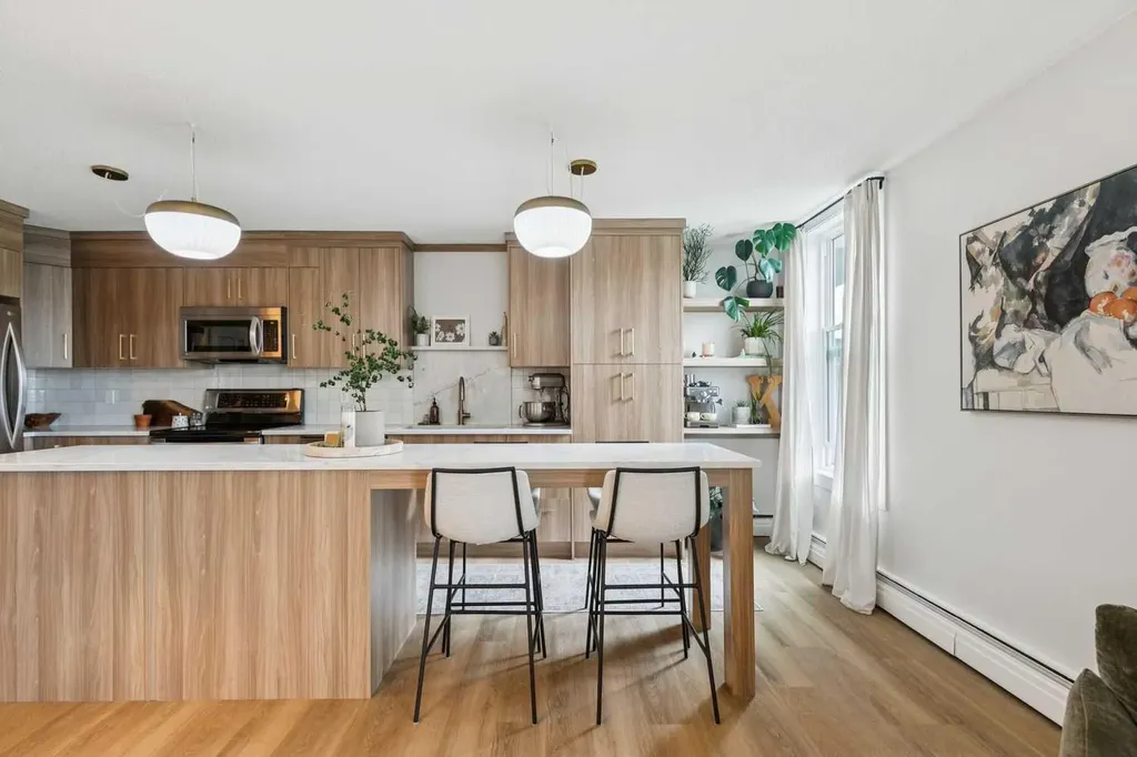1328 13 Avenue SW Calgary AB T3C 0T3
