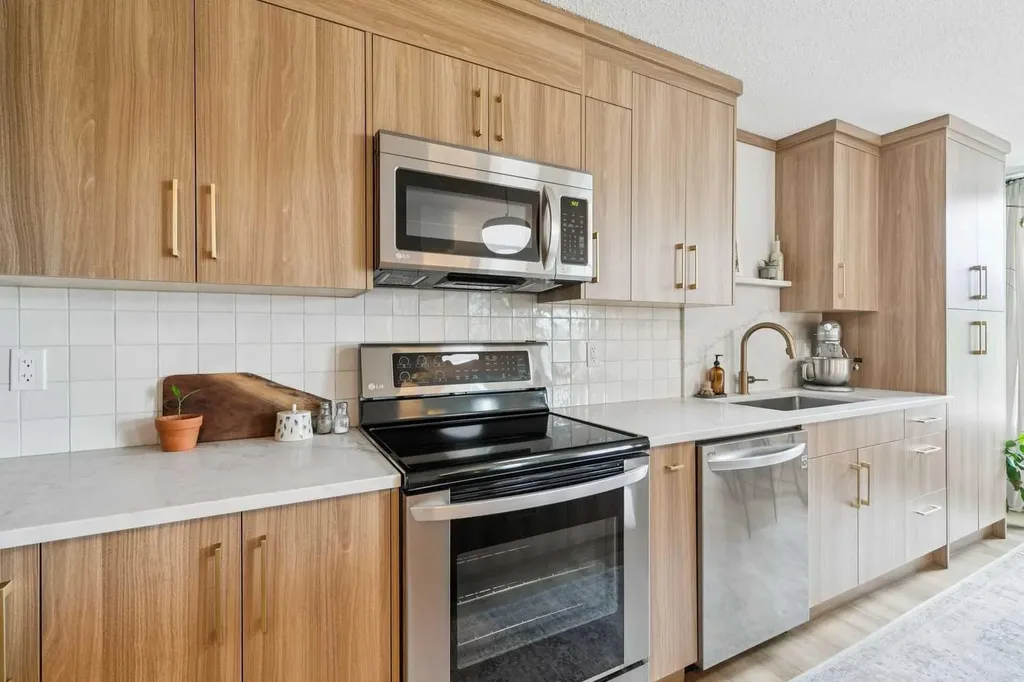 1328 13 Avenue SW Calgary AB T3C 0T3