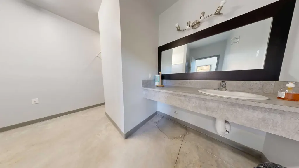 3493 6 Avenue N Lethbridge AB T1H5C1