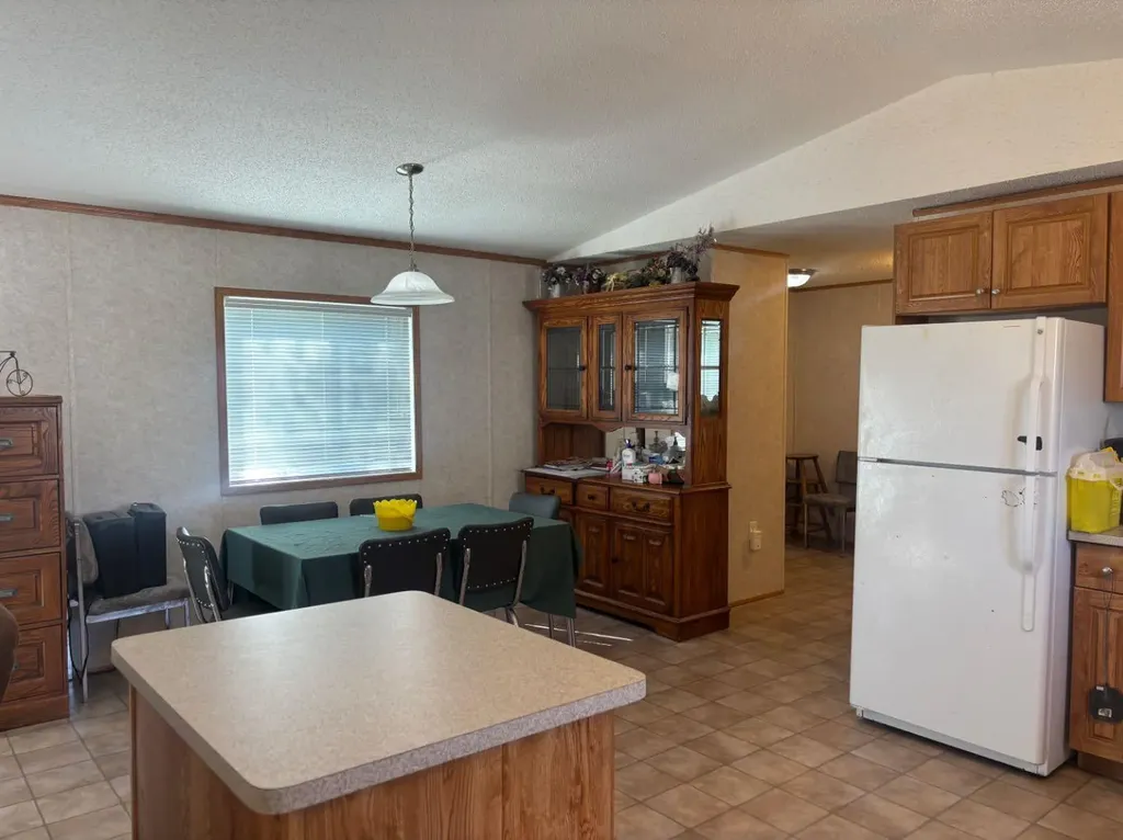 266 N 2 Street W Magrath AB T0K 1J0