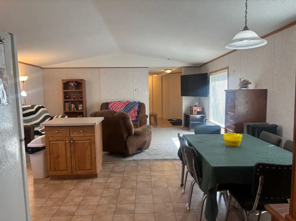 266 N 2 Street W Magrath AB T0K 1J0