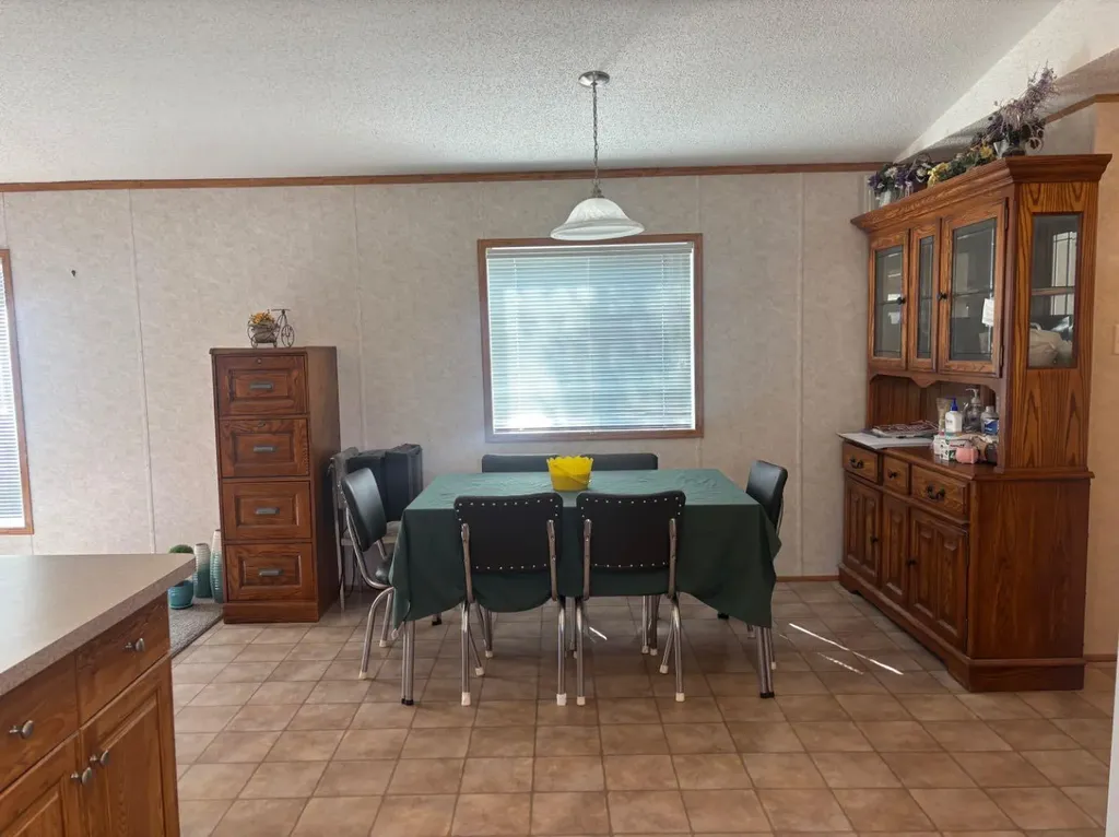 266 N 2 Street W Magrath AB T0K 1J0