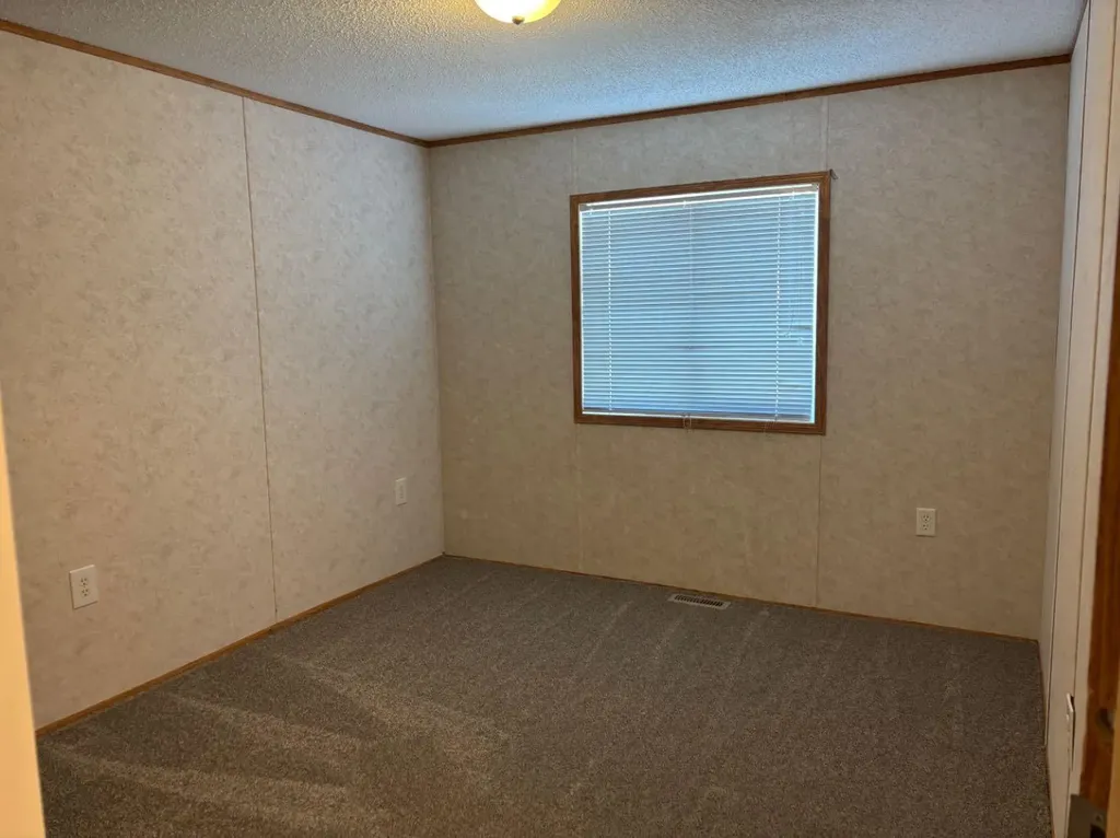 266 N 2 Street W Magrath AB T0K 1J0