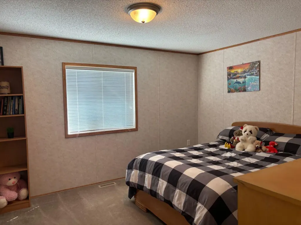 266 N 2 Street W Magrath AB T0K 1J0