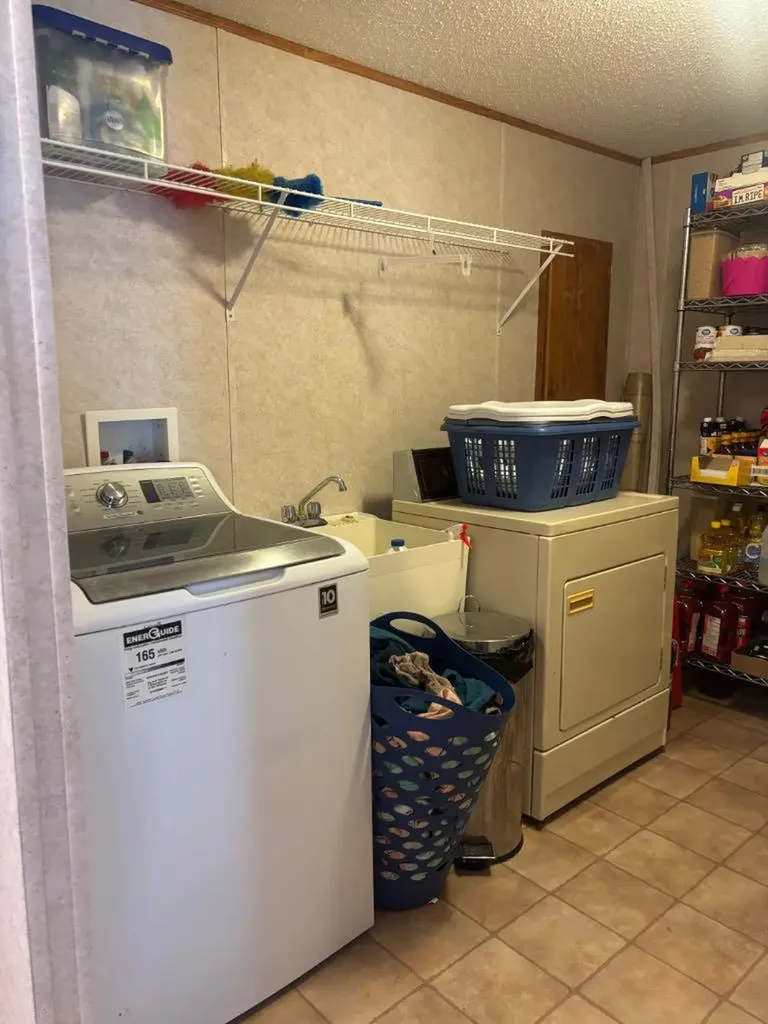 266 N 2 Street W Magrath AB T0K 1J0