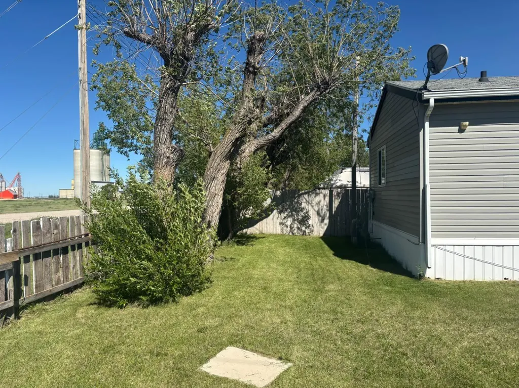 266 N 2 Street W Magrath AB T0K 1J0