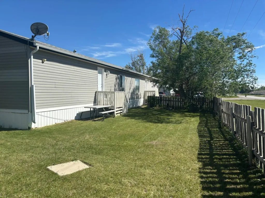 266 N 2 Street W Magrath AB T0K 1J0