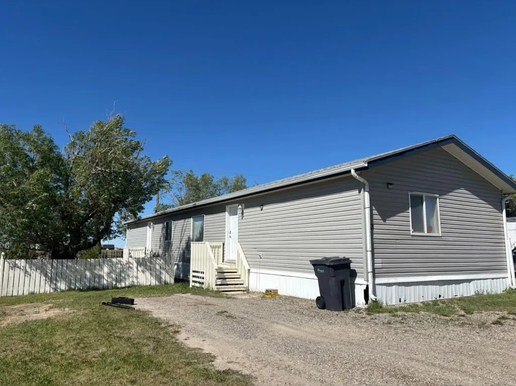 266 N 2 Street W Magrath AB T0K 1J0