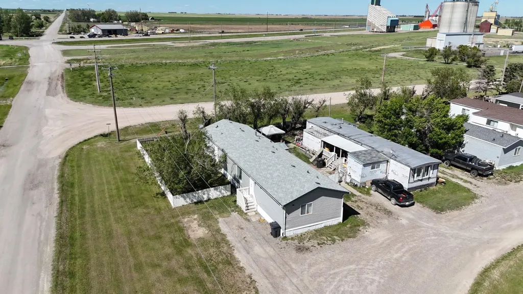 266 N 2 Street W Magrath AB T0K 1J0