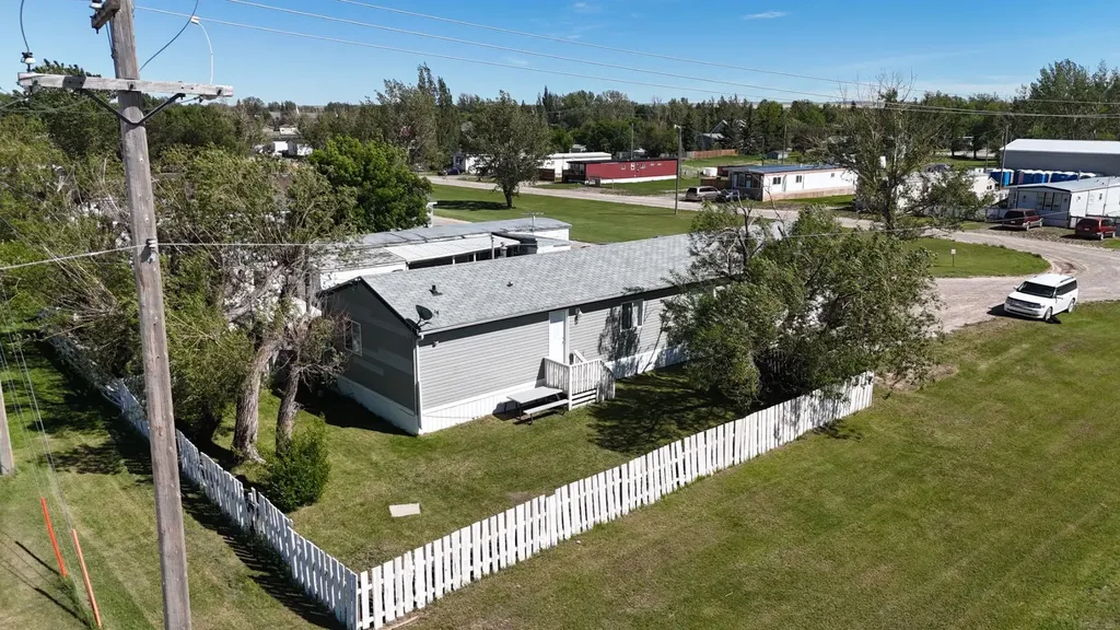 266 N 2 Street W Magrath AB T0K 1J0